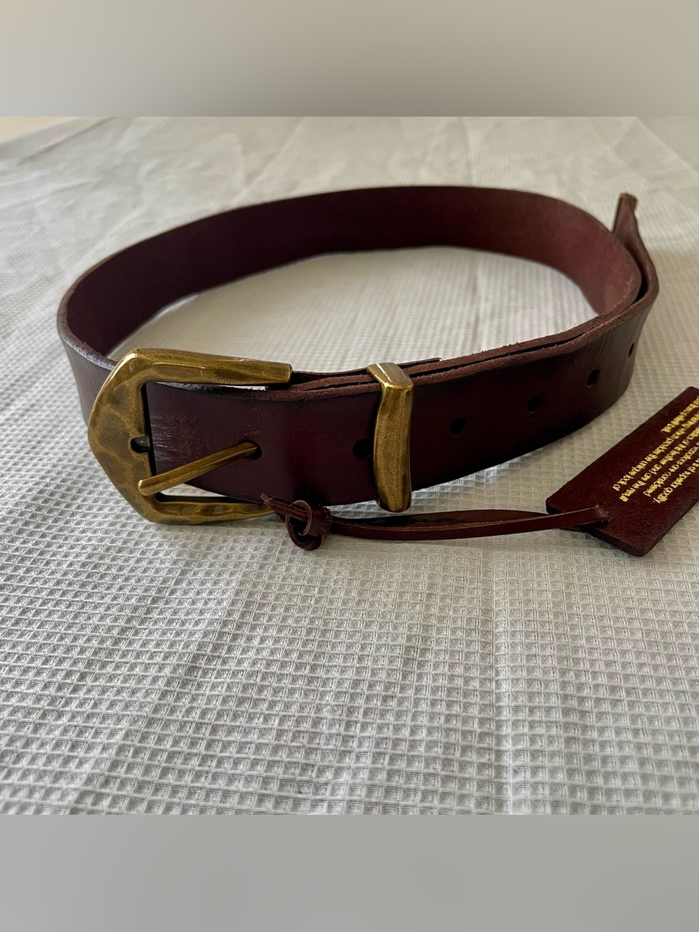 Linea Pelle women's Brown Solid Adjustable Belt 11/2 in Brass Tone
Buckle NWT